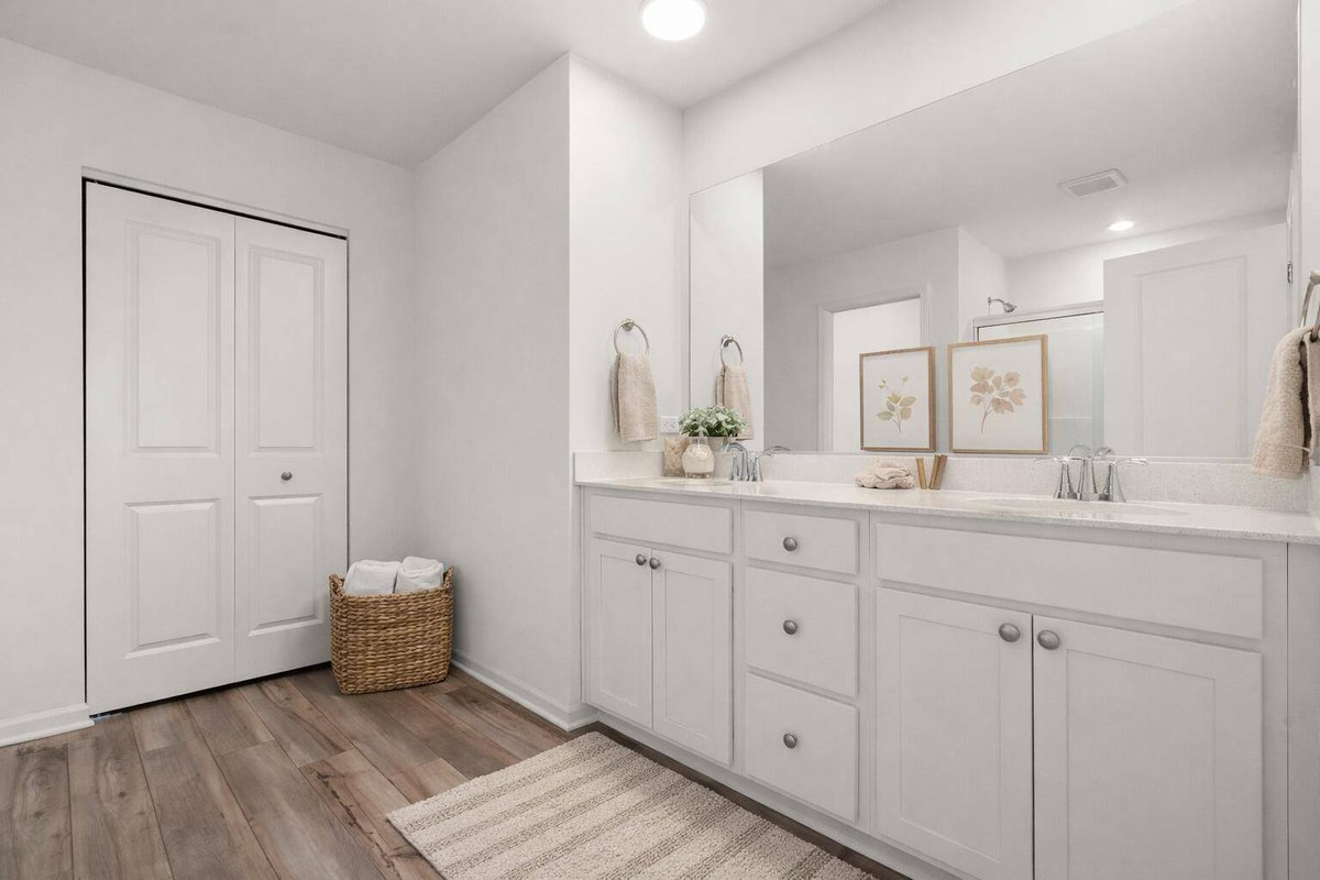 Realest.com®️ tweet media