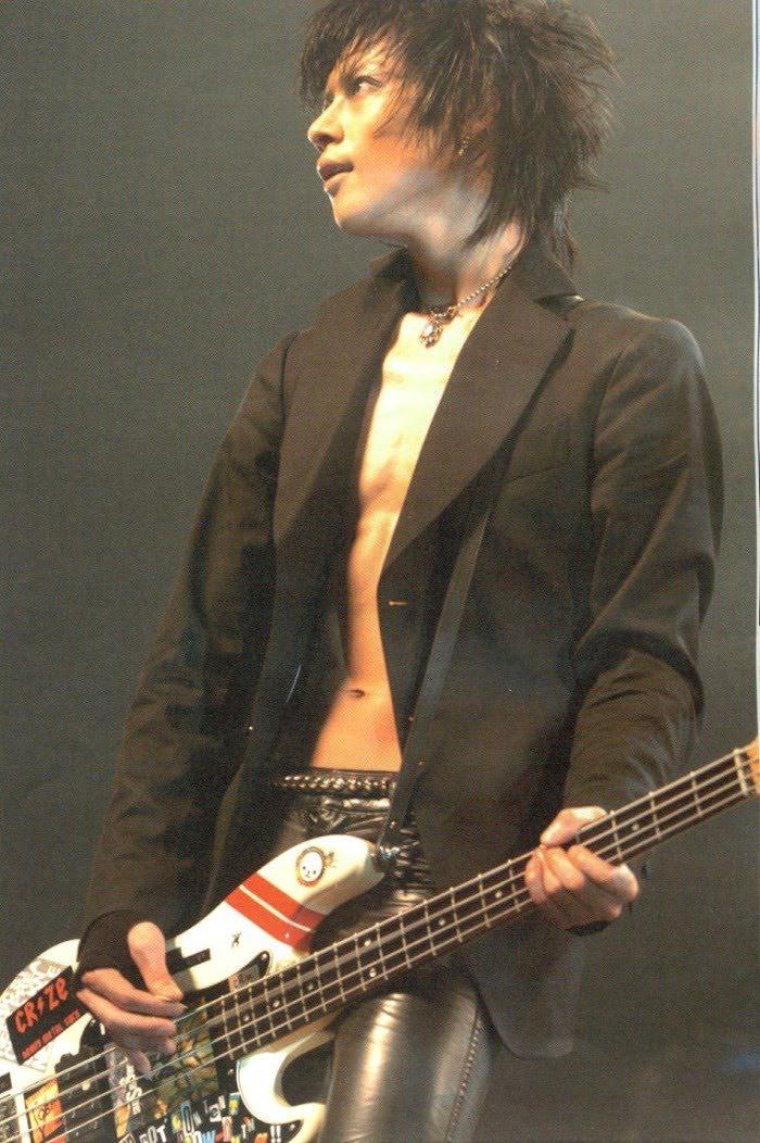 hourly diru tweet media