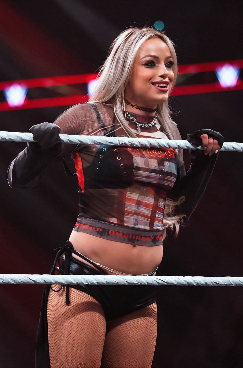 ShredHeadx's tweet photo. My WWE Crush 🥰❤️ Lord &amp; behold the gorgeous Liv Morgan 😍 " What doesn't kill you makes you Liv" @YaOnlyLivvOnce https://t.co/xnk5OWiBH3