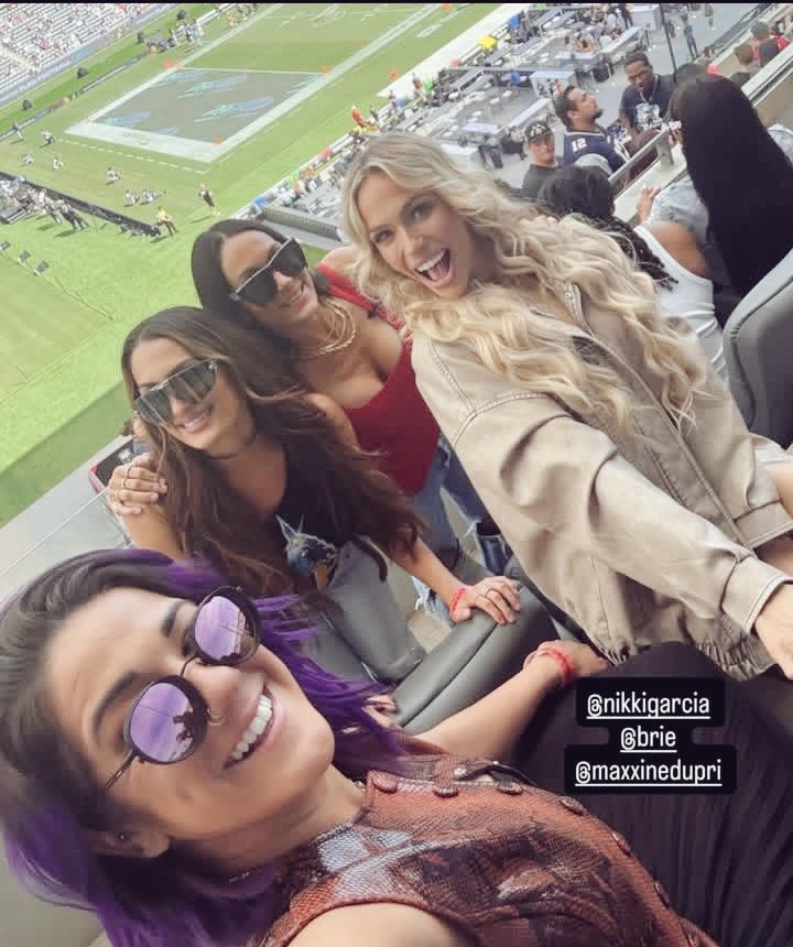 Ms. Romance Novelist《 Not @ItsBayleyWWE》 tweet media