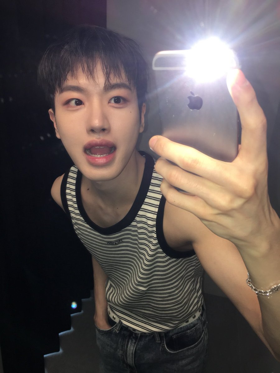 땡 tweet media