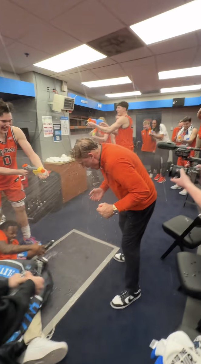 ɖཞıʑʑყ tweet media