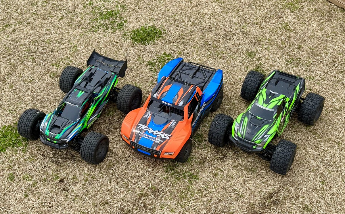 refeed_rc's tweet photo. まったりハラスメント受けてます😇
#KSHOBBY
#トラクサス
#Traxxas https://t.co/FX6rDiAhIW