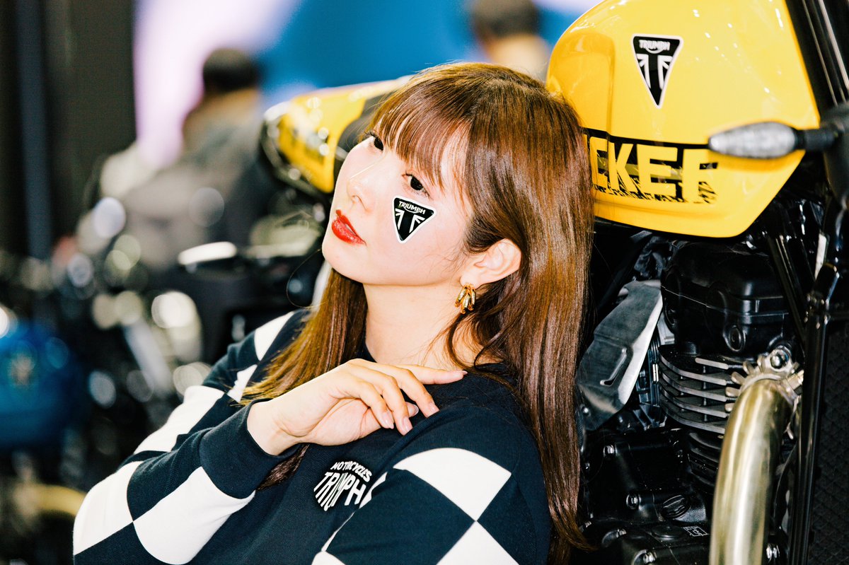 hidepony's tweet photo. バイクのところでモデルさん撮ってきた📸
インテックス大阪 2号館 TRIUMPH せりな( @serina531 ) さん

撮影ありがとうございました
プロレスもしてるっていうお話し、カッコイイです 🫢

#大阪モーターサイクルショー2026
#OMCS2026 #トライアンフ https://t.co/4YG6nXKnIR