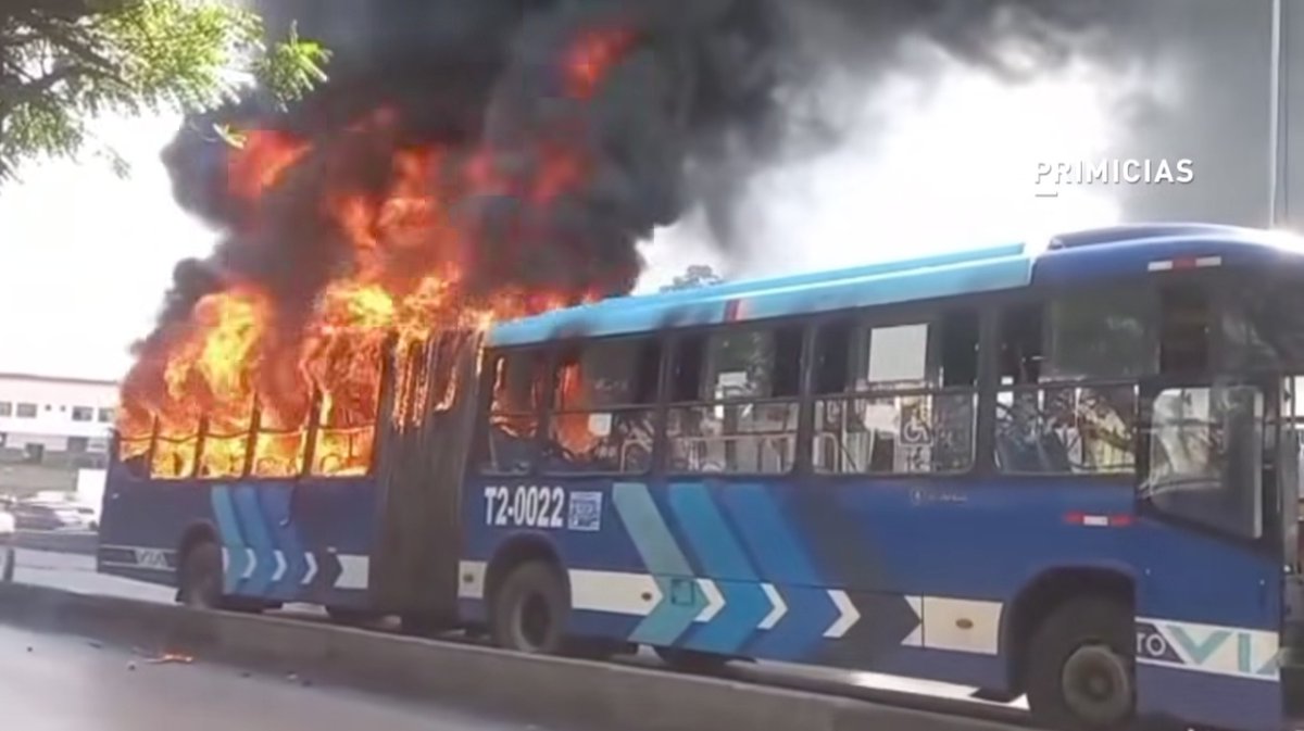 W Radio Ec tweet media