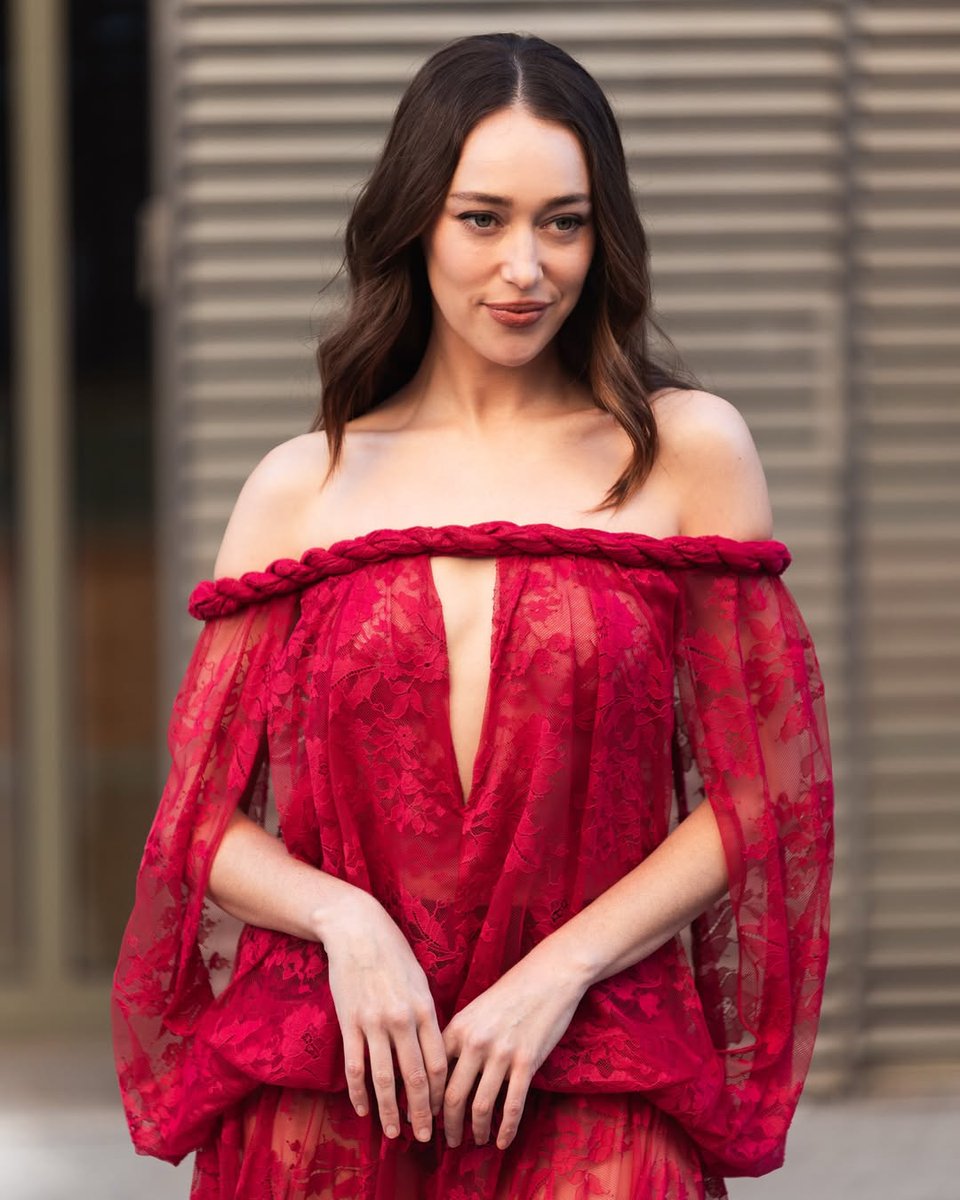 hourly alycia tweet media