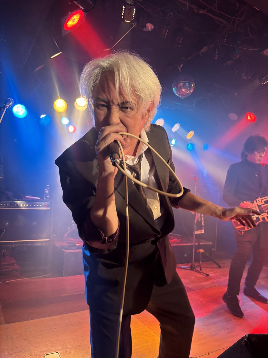 poooh0619's tweet photo. 昨日は大好きなヒムロッカーさんの60th Birthday LIVEにお邪魔してきました！
60を超えて３バンドを掛け持ち、1日で30曲以上を歌い上げる体力と喉…どうなってるんでしょうかꉂ🤣𐤔
お身体は大事にしながらも、まだまだ魅せてくださいね❣️
Happy Birthday HIMURØCKER！ https://t.co/h29kg6SpbX
