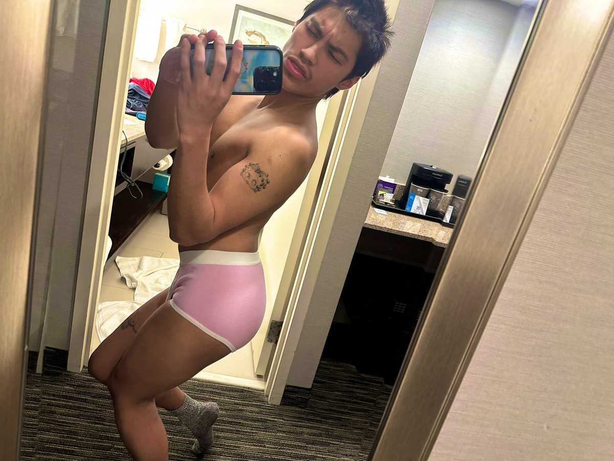 juanofloress's tweet photo. mid pose https://t.co/WFLsX95gqZ