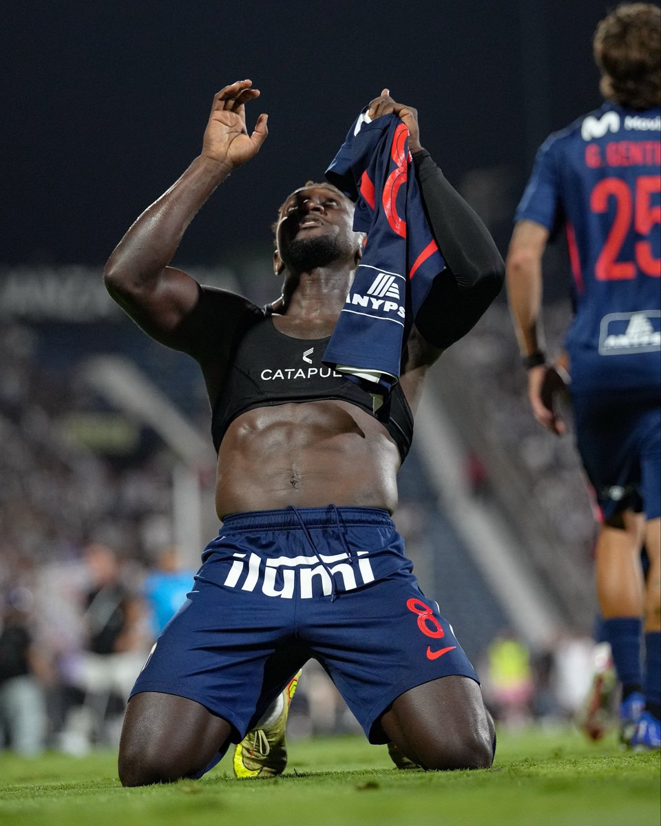 Loco chArLy tweet media