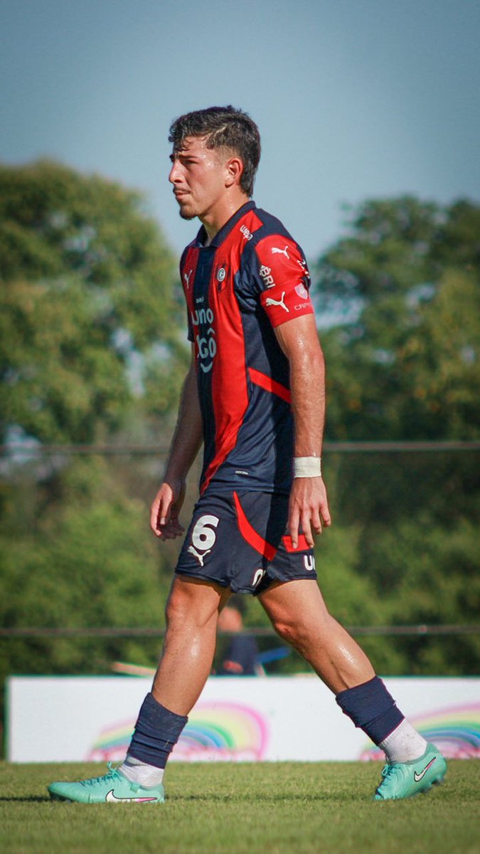 cuevasmati_'s tweet photo. Desde las Formativas, campeón, Capitán; hasta hacerle llorar a tu mamá de la alegría por ser la figura en una victoria clave en Primera División.

Cesar Bobadilla y el proceso que sueña todo chico de las Formativas de Cerro Porteño👏 https://t.co/SECRruvuTv