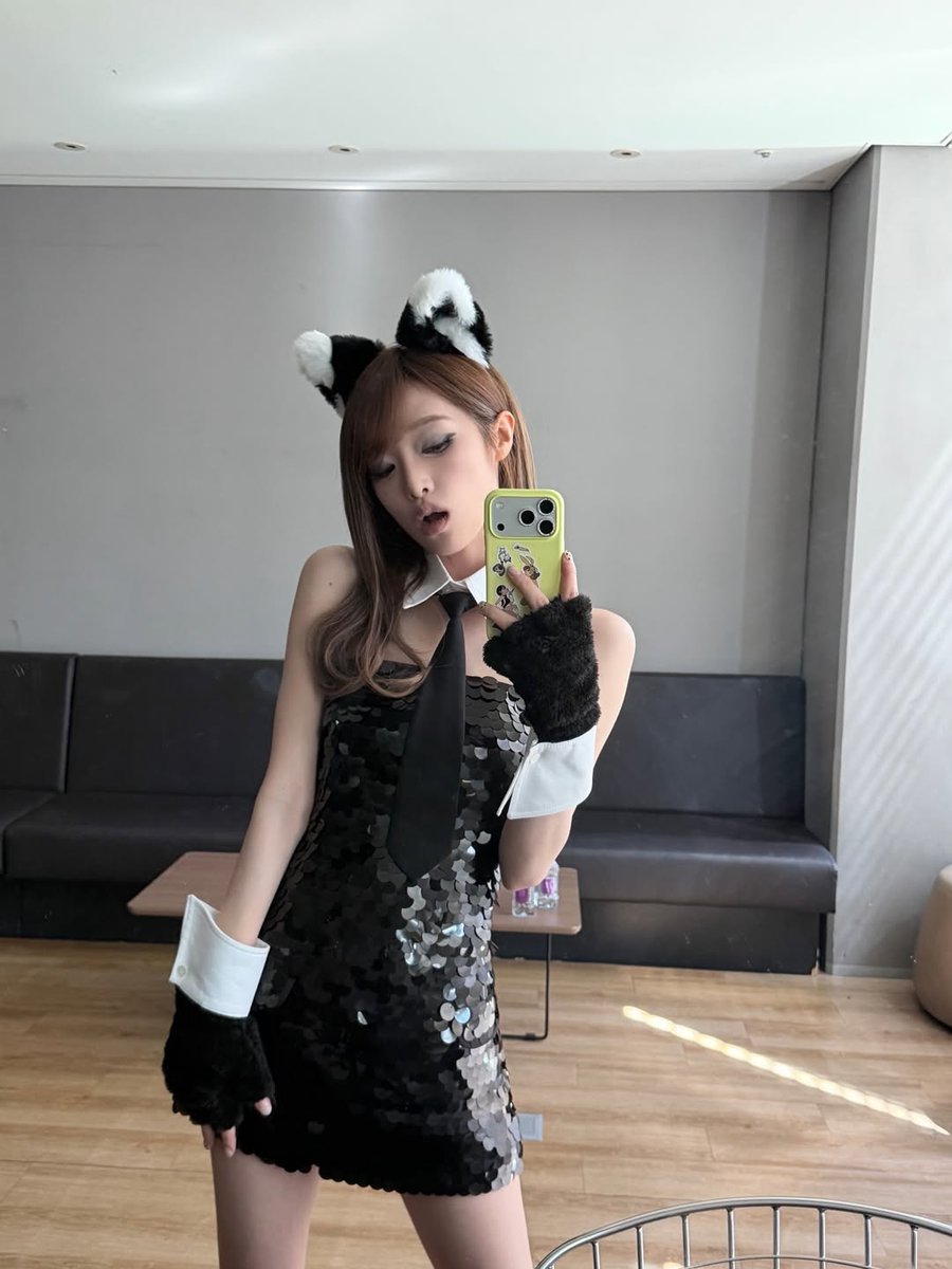 hourly yena tweet media