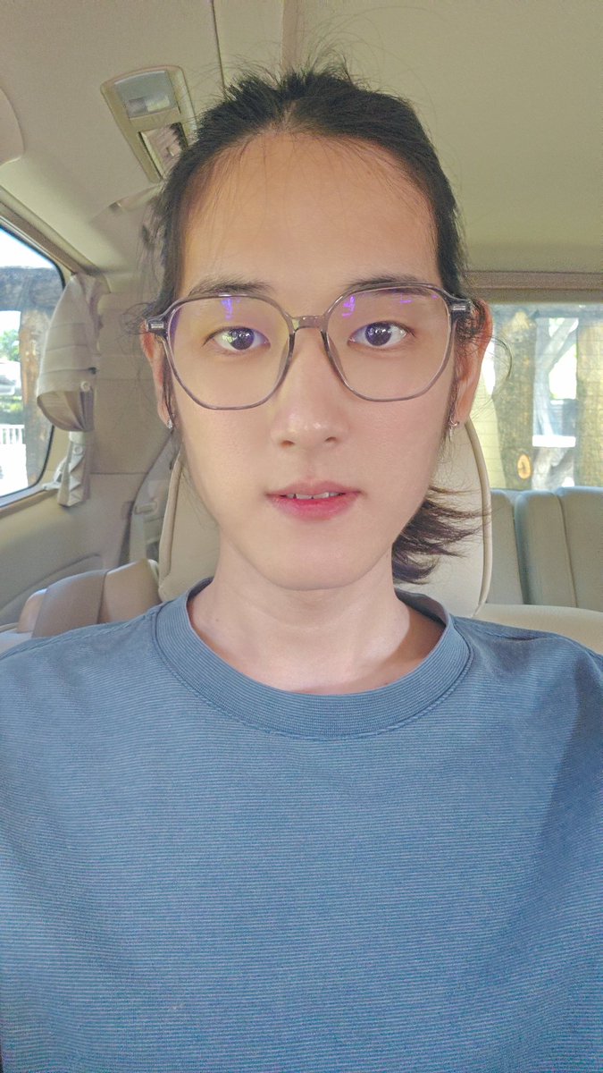 啊哈😀
回家乡吃早餐😀
上次遇见某人爸爸😀
这次直接遇见那位我一辈子不敢遇见的人😀
形容不出那种感觉反正我不敢遇见那人🫠