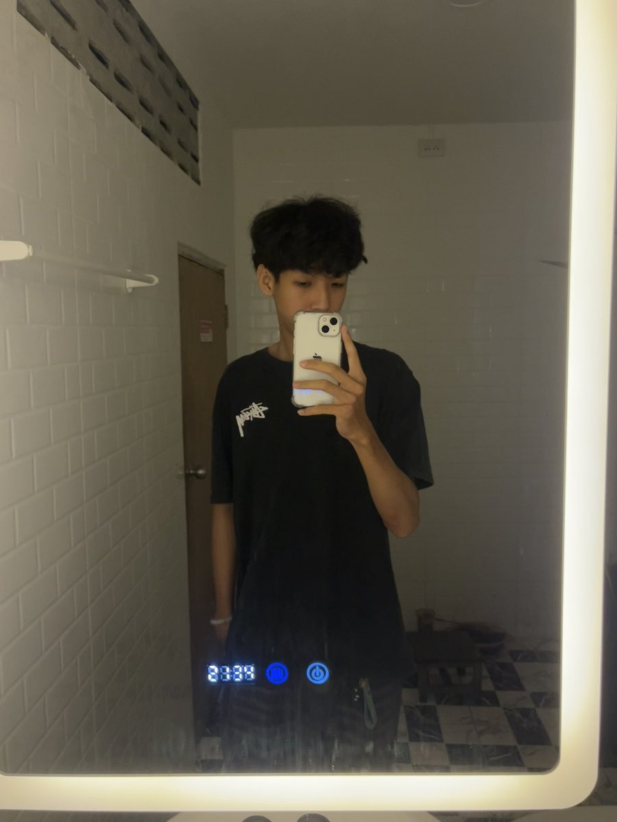 _Whitqz tweet media