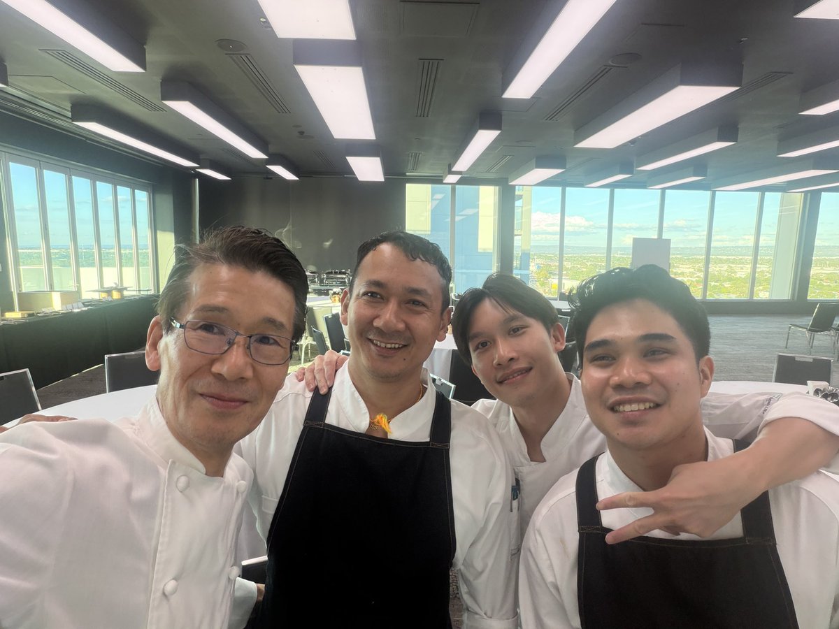 dream24_nishi's tweet photo. 僕にまで優勝メダル🙇‍♂️。ホテルスタッフの皆さま日本から応援して頂いた皆さまありがとうございました。日本帰ります。
#なでしこジャパン https://t.co/5saIZl1iF2