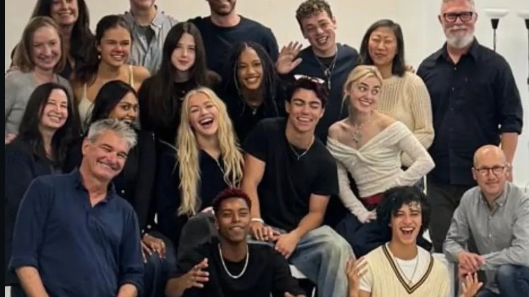 xofowlerky's tweet photo. It's so worth being alive, I missed you all so much 😭😭 https://t.co/icH5W4ygbY
