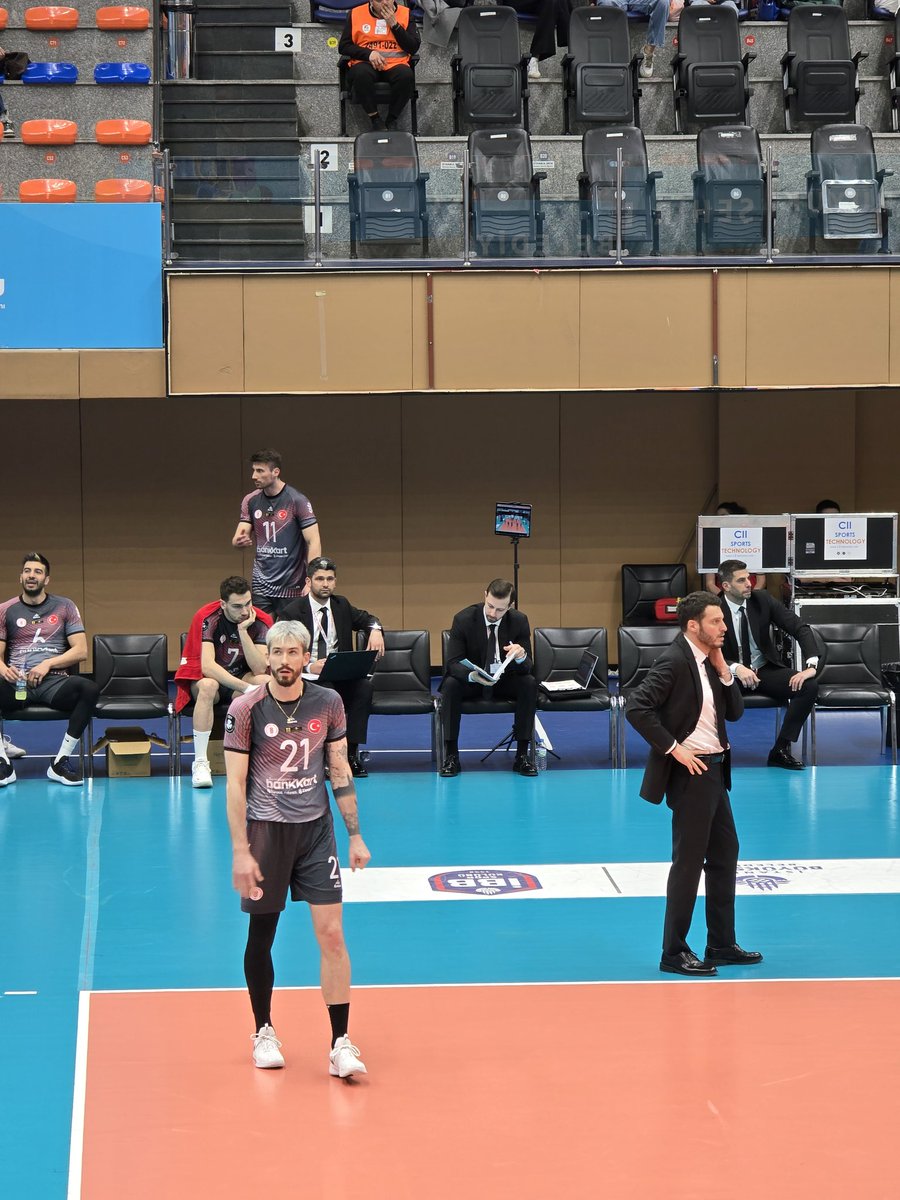 volleyoholic tweet media