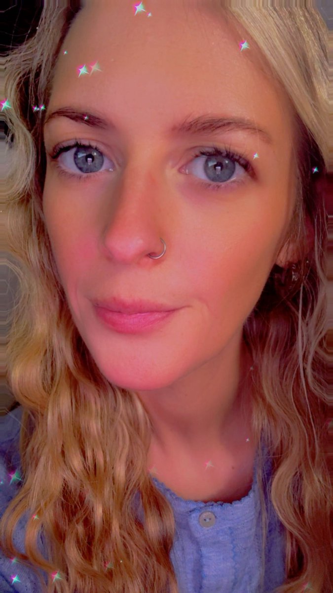 LauraMc1987's tweet photo. 💋✌🏼 https://t.co/fXCnOwXnH5