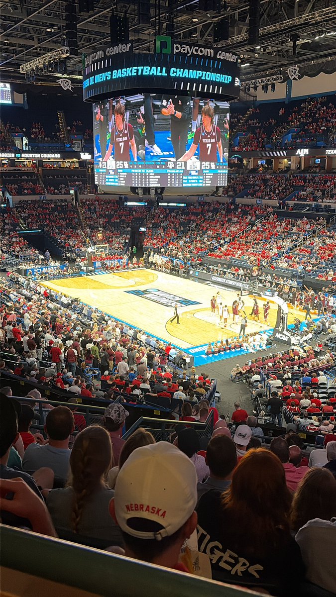 MrAschenbrenner's tweet photo. Ummmm… a Husker Power chant just broke out in the first half of the Houston A&amp;M game. I think we’re ready! #Nebrasketball #BeatVandy https://t.co/RIS1FzwdFs