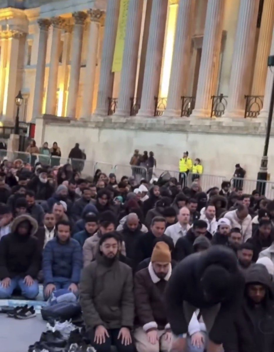 Chris Rose tweet media