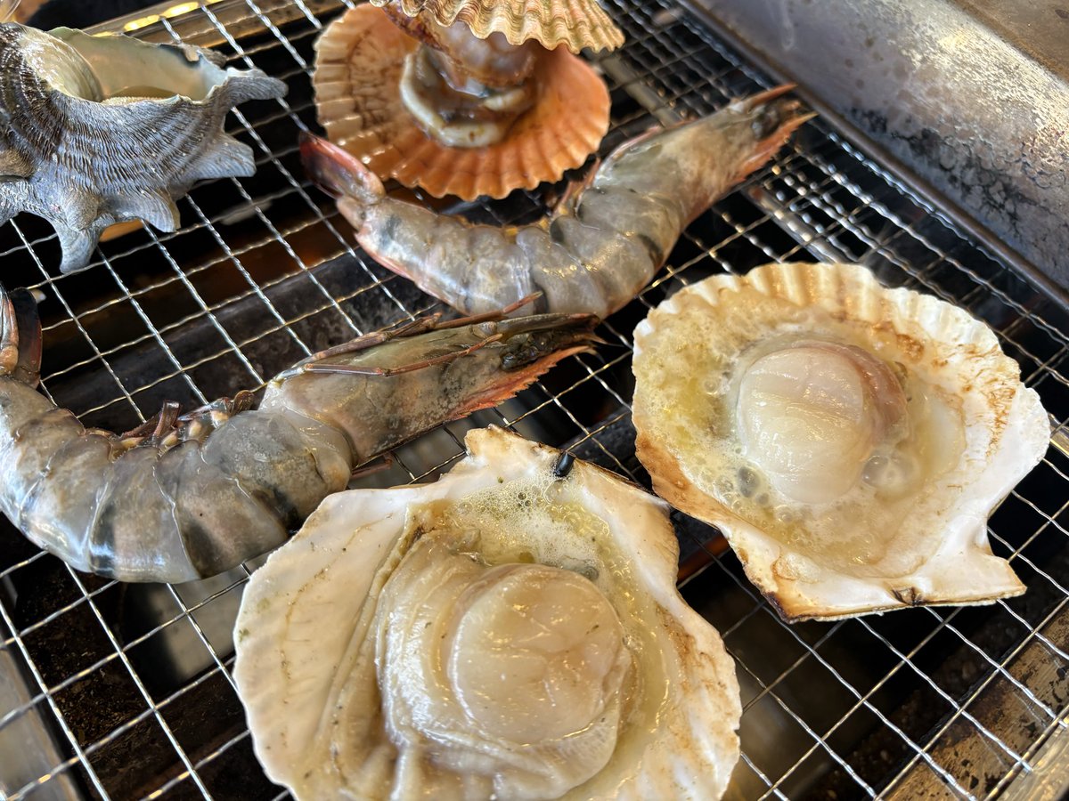 ともけつ tweet media