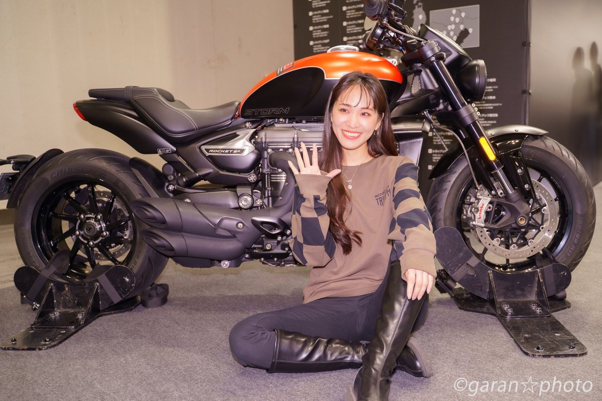 garan814's tweet photo. 大阪モーターサイクルショー2026
トライアンフブース
モデル：藤森マリナ さん
「まりなはん」のキーホルダーをゲット😁

#藤森マリナ #トライアンフ 
#大阪モーターサイクルショー https://t.co/eY2QROPvhF