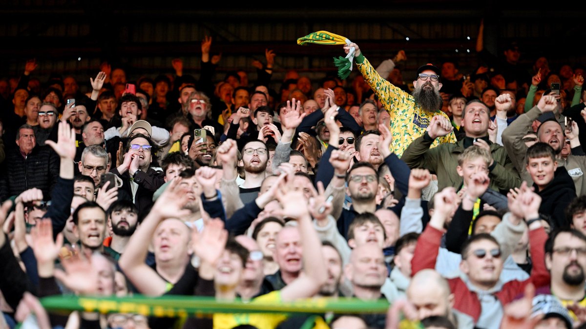 NorwichCityFC's tweet photo. 3️⃣3️⃣1️⃣7️⃣ 

Loud and proud in the away end at Charlton this afternoon 👏

A battling win, backed by incredible support 💛 https://t.co/Uefirnl0LH