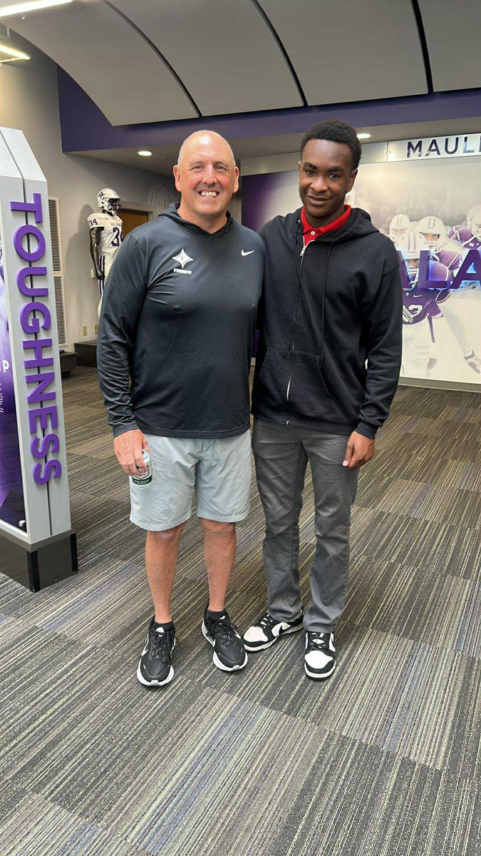 Javion Hall tweet media