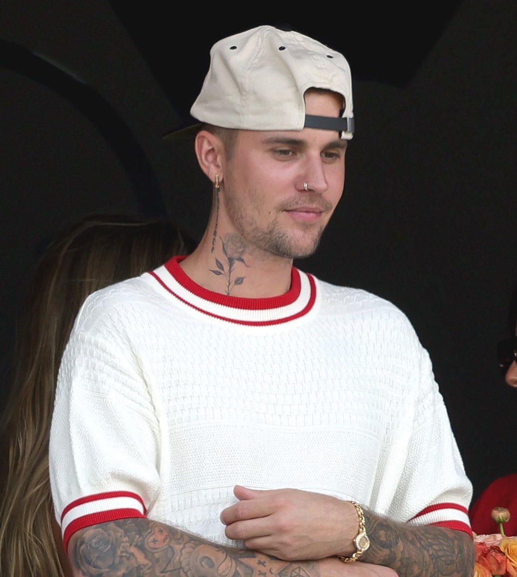 32 ; BIEBERCHELLA tweet media