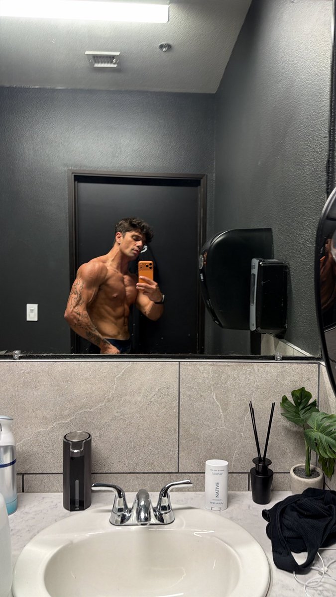 Elshredz tweet media