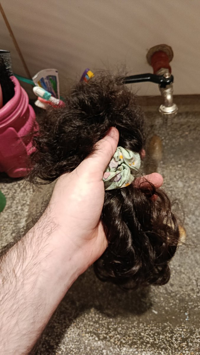 Goodbye long hair, it was nice having you for almost 4 years ^^