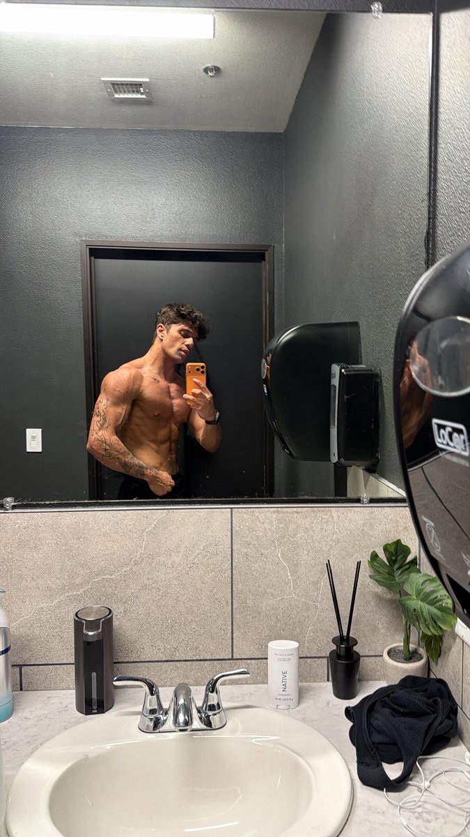 Elshredz tweet media