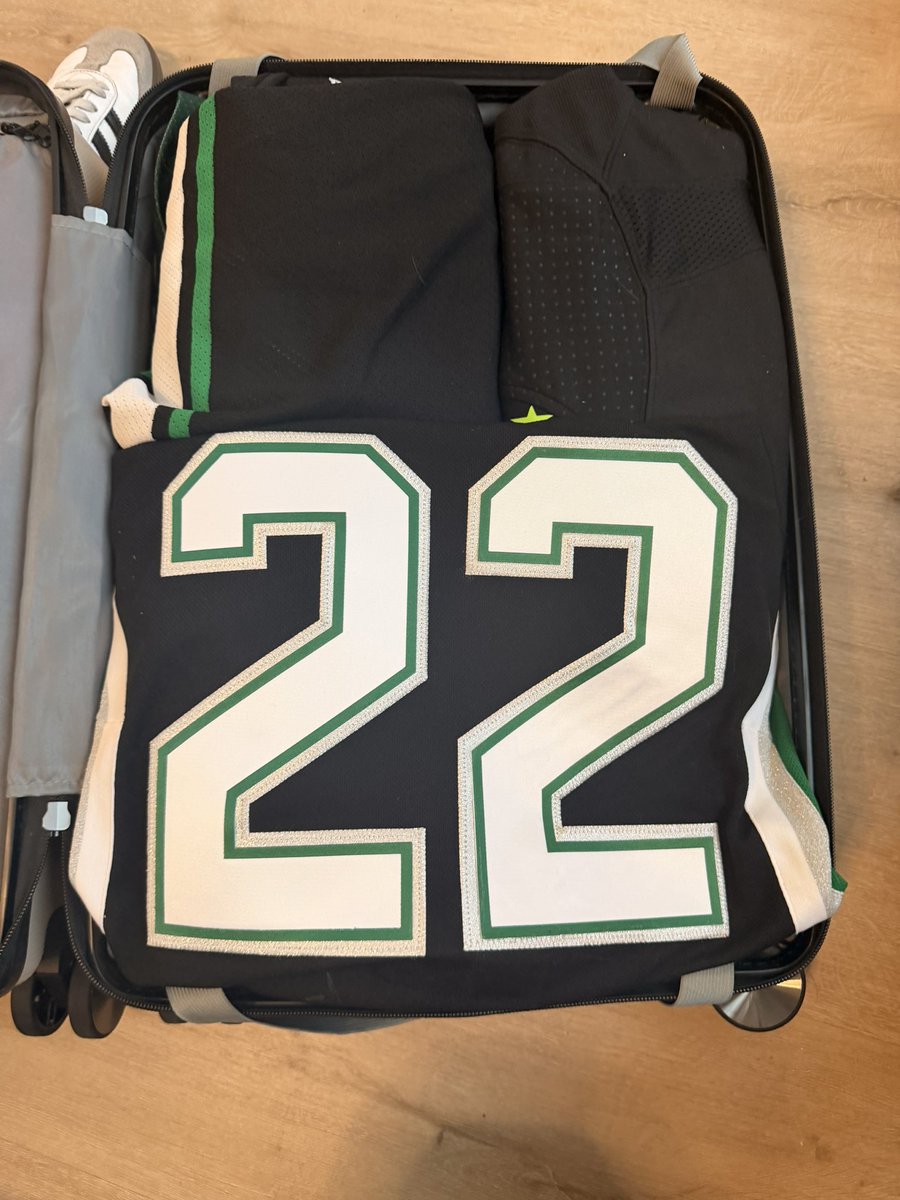 ⋆⭒˚.⋆ ²² tweet media