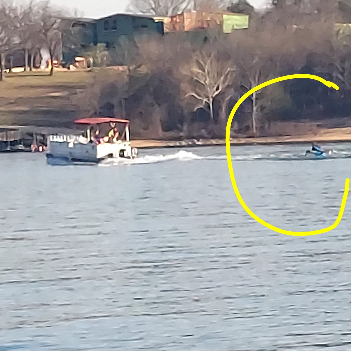 TruckerBillT's tweet photo. They be out here riding a Tube!
#SpringBreak26
#TableRockLake https://t.co/m4VCWEfRze