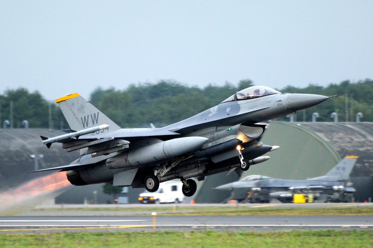 CoronetEast's tweet image. SPINE 11 and SPINE 21 flight arrived at Spangdahlem airbase #ETAD from Shaw AFB #KSSC, March 21st 2026. They are 14th FS F-16s enroute to the Gulf and are on #ALTRV Coronet West 491 #CW491 🇯🇵 🇳🇱 🇺🇸