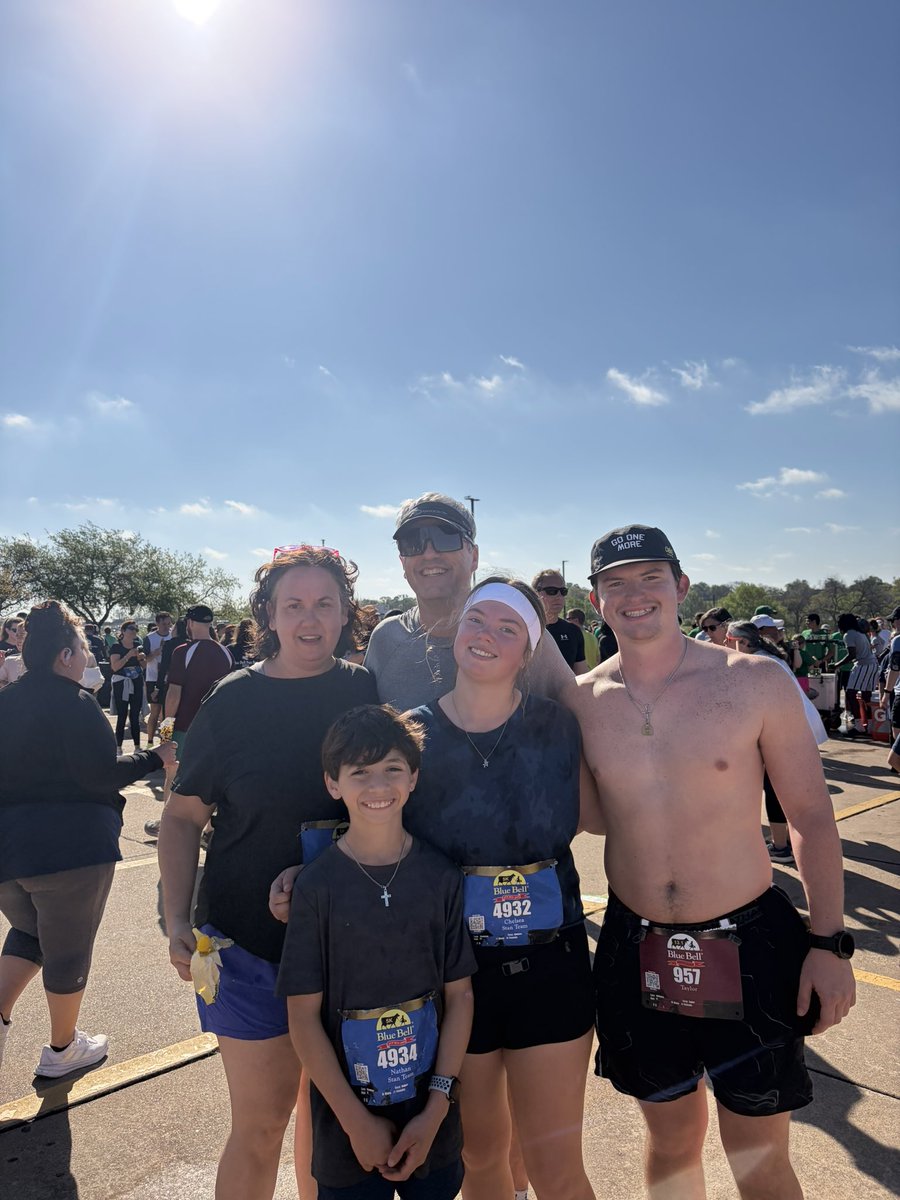 lstanteen's tweet photo. It’s a family affair. 
Chelsea PR’d the 5K
Nathan completed his first 5K
Carey completed her first in over 20 years!
And Taylor knocked out a 1/2 marathon. 
(I ran a 10K warmup and supported Carey on course) https://t.co/Gm25wSvKvj
