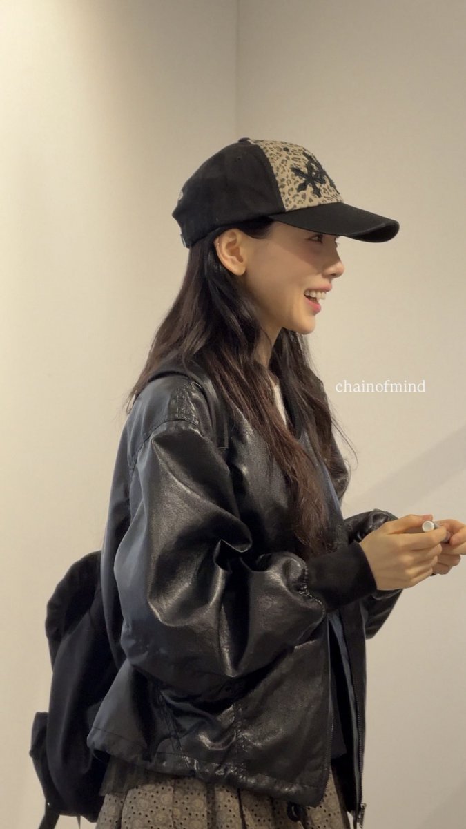 𝔹𝔼𝔼 tweet media