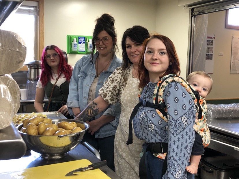 Tonight is our St. Joseph Gratitude Dinner, and our hearts are full! Thank you to the Eckstine Family and all the dedicated volunteers who worked tirelessly to prepare an amazing meal—brisket, homemade mac and cheese, coleslaw, baked beans, and roasted potatoes. See you soon!