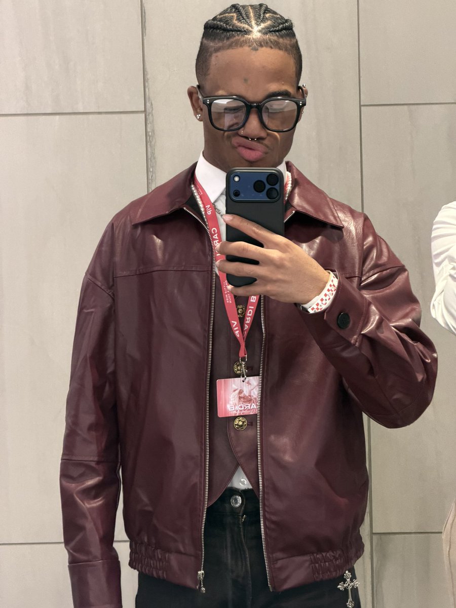 ✭ : Marii IS THE DRAMA ∞ 𐚁₊🪽🤎 tweet media