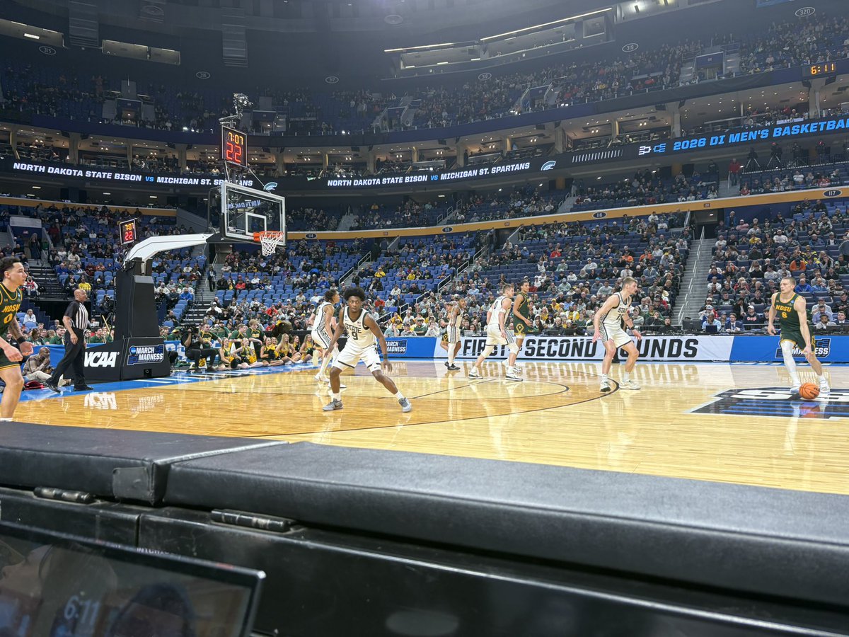 ryanpowell5's tweet photo. Buffalo, it’s been fun.

Got to see the Summit League Bison @ndsumbb as a bonus.

Got to reunite with the Mayor of Buffalo and former @UNDmbasketball hooper Jamal Webb 🤩

Grateful. https://t.co/FtIcw0s399