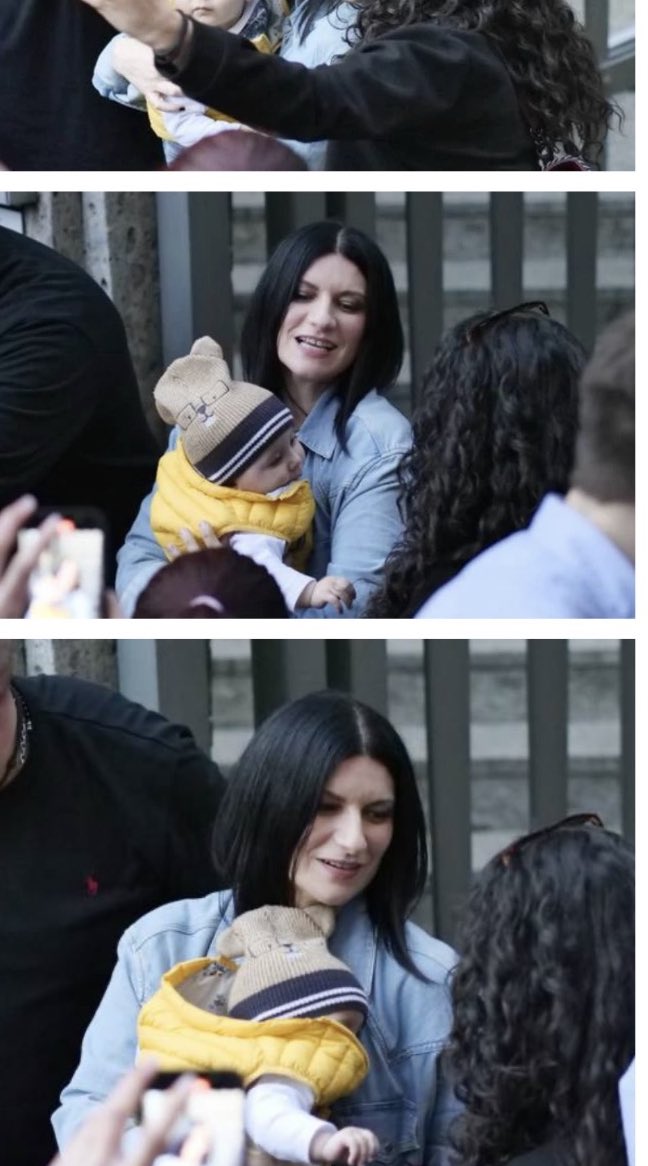 AlyPau's tweet photo. @LauraPausini chissà se ti ricordi quando hai tenuto in braccio il mio bimbo☺️ 

Era proprio anni fa a marzo, a Bergamo!

questo è stato più che un sogno ed è stato bellissimo.. te lo sei coccolato! 
Sei dolcissima Laura e manchi tanto❤️

Ti voglio bene https://t.co/qXSckmTB5p