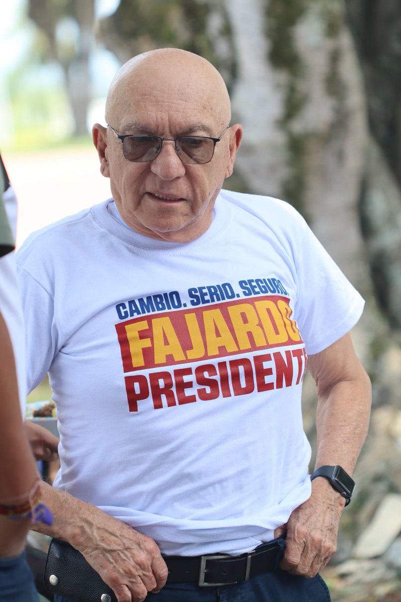 OrlandoParraG's tweet image. Los #Arango padre e hijo. 
Familias enteras, o por partes con la certeza de que SI necesitamos un #Cambio pero #Serio #Seguro : #FajardoPresidente