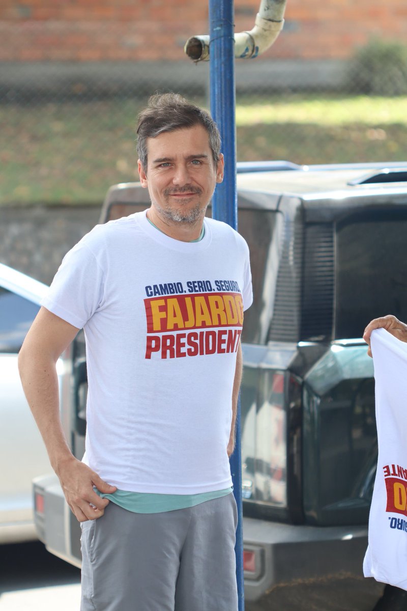 Los #Arango padre e hijo. 
Familias enteras, o por partes con la certeza de que SI necesitamos un #Cambio pero #Serio #Seguro : #FajardoPresidente