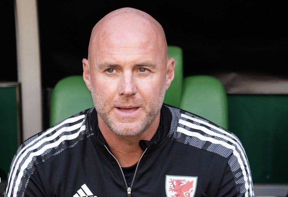 ANFIELD4EVER tweet media