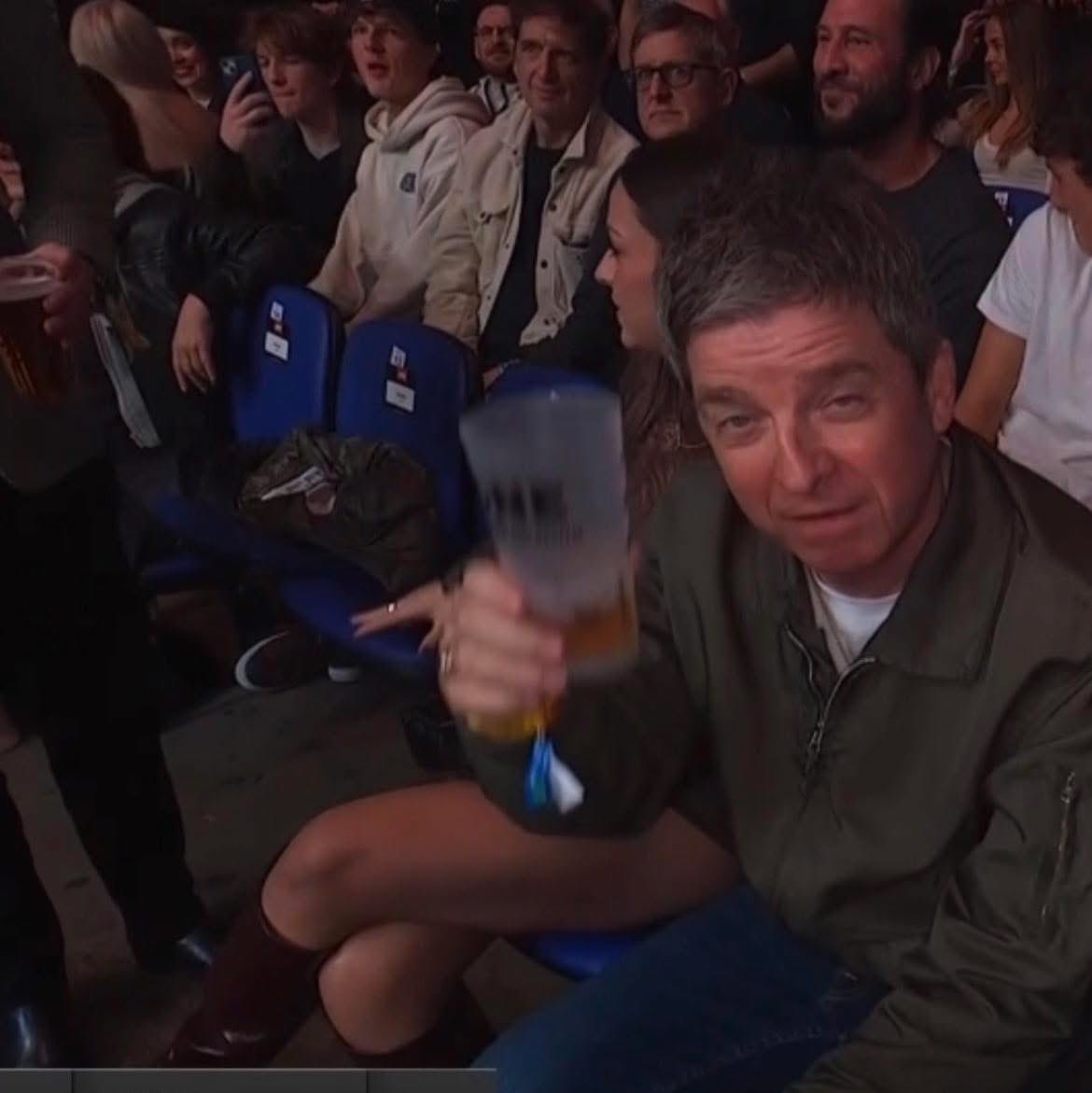 soph 🏋️ saw oasis tweet media