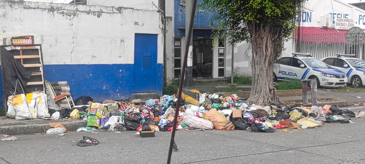 ChikiReportera's tweet photo. @urvaseo Ahi está el testimonio de una ciudadela mal oliente. https://t.co/XdtOAvhZSQ