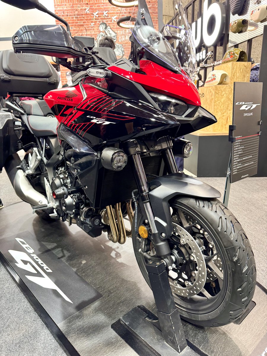 Szkhro61's tweet photo. こいつ、いつ発売されるんだろう。
s1000gxもタイスポ、トレーサーより足つき良いんだよなー
#cb1000gt https://t.co/OVnp1BvH9R
