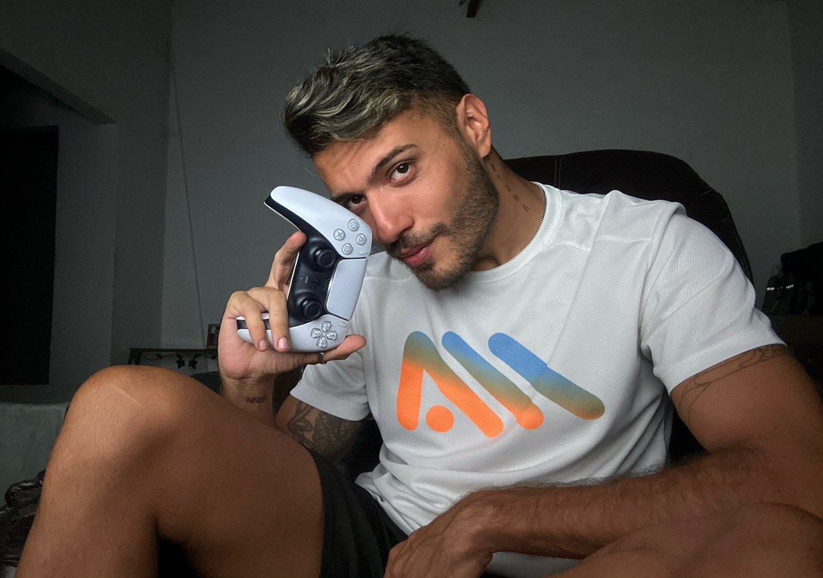 ᴇɴɪɢᴍᴀ tweet media