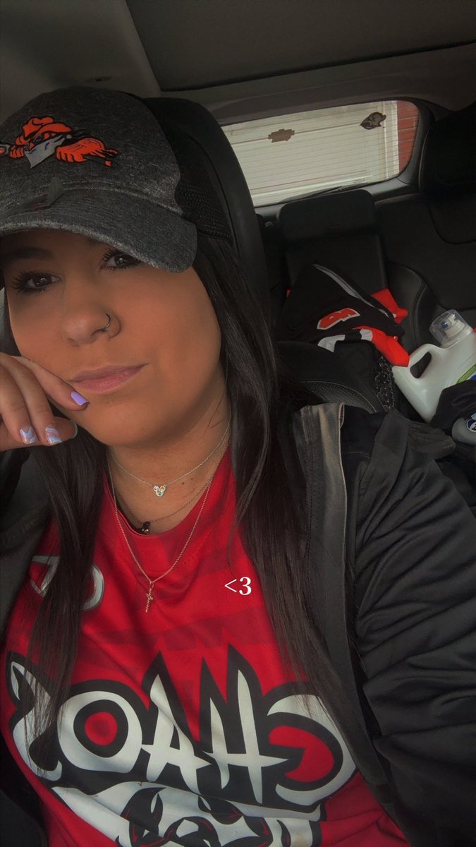 jennlivz's tweet image. Going to Rochester to terrorize hawks fans all to see @The_Fraze95 #letsgodogs