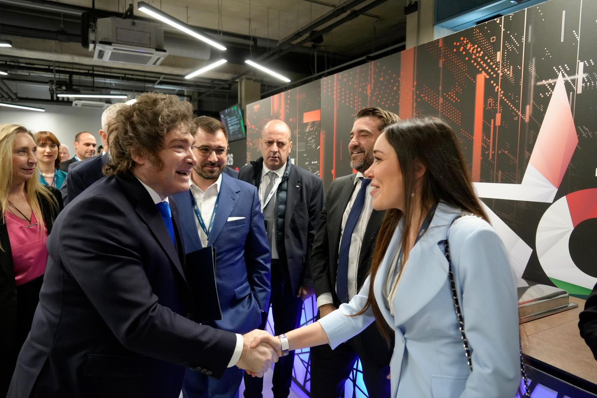 Ada Lluch tweet media