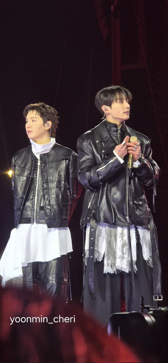 MAPOFJUNGHOSEOK's tweet image. come qualcuno ha detto in case of apocalypse cockroaches mic drop in a setlist and yoonkookers will survive e io infatti sarò una sopravvissuta